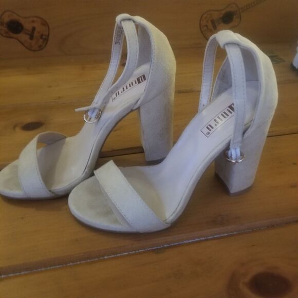 Tan Suede Heels Size 5 with 4 inch Heel - Picture 2 of 8